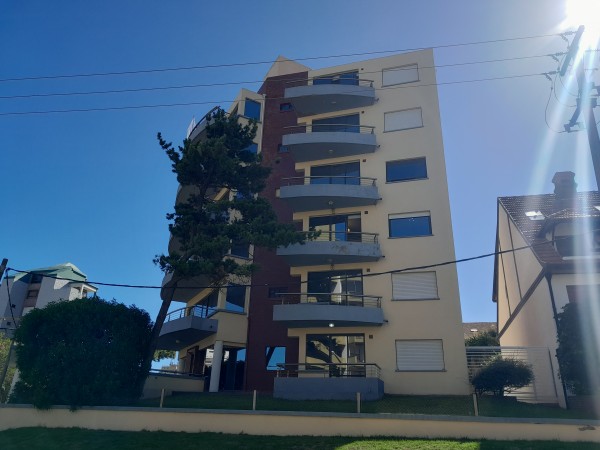 Venta Departamento Villa Gesell con cochera Zona centro