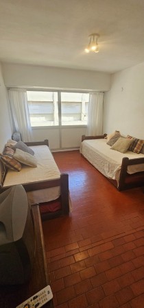 Venta de departamento mono ambiente en el centro de Pinamar