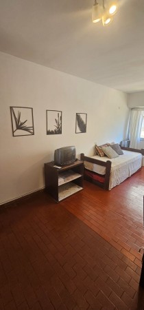Venta de departamento mono ambiente en el centro de Pinamar