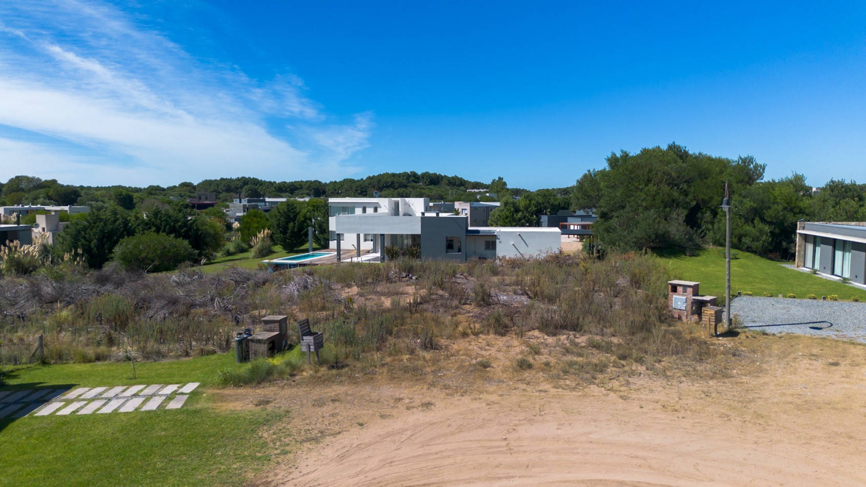 LOTE EN VENTA EN COSTA ESMERALDA - 1500 M² EN CUL-DE-SAC, LISTO PARA CONSTRUIR