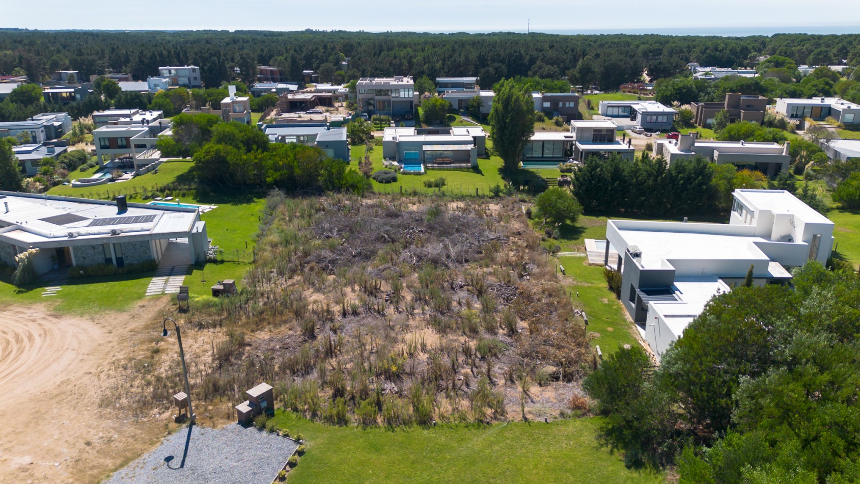 LOTE EN VENTA EN COSTA ESMERALDA - 1500 M² EN CUL-DE-SAC, LISTO PARA CONSTRUIR