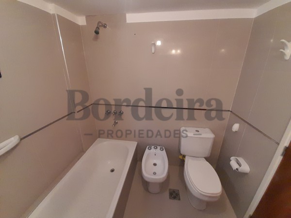 Venta Departamento Villa Gesell con cochera Zona centro