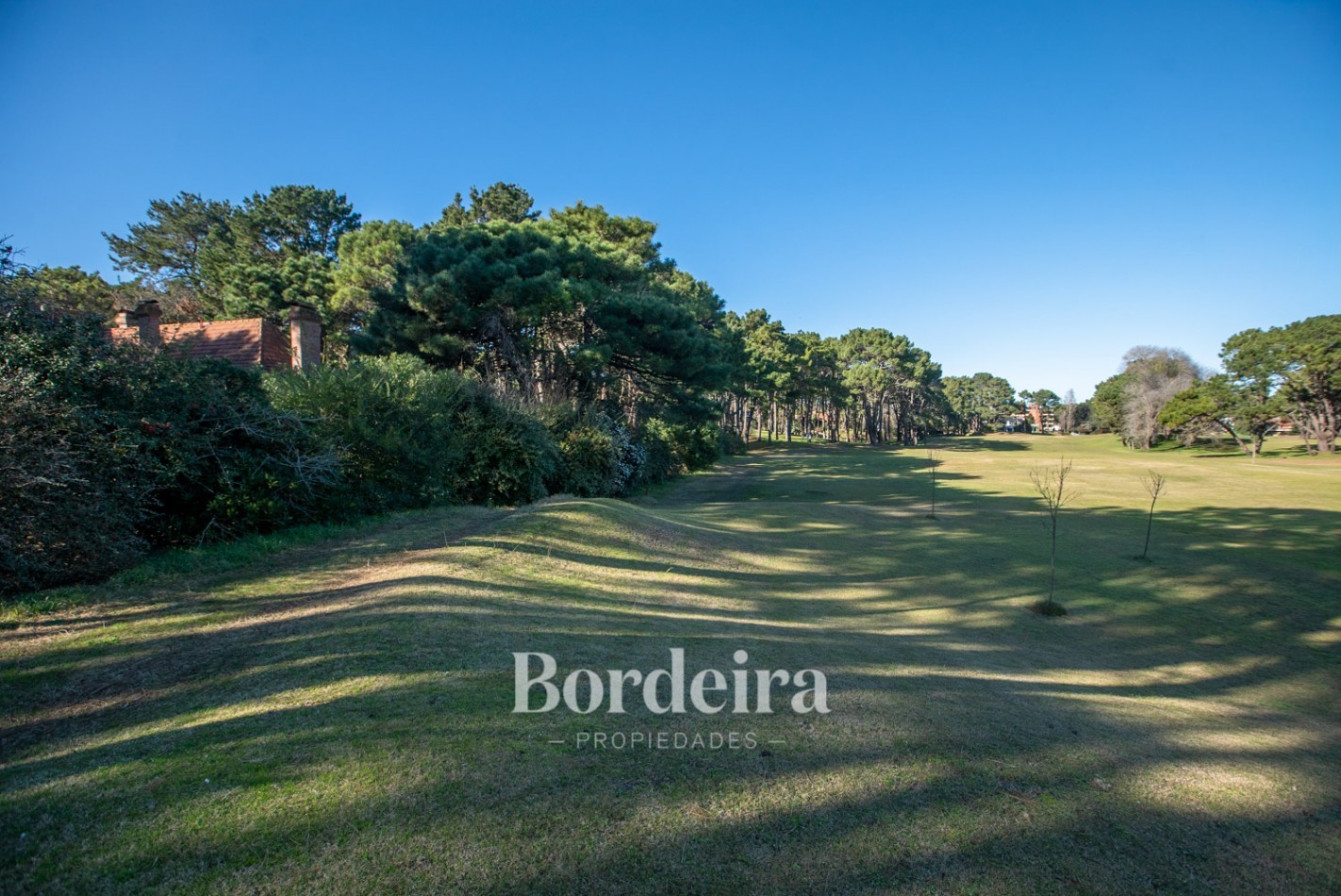 Venta casa pinamar mas dos lotes linderos Golf