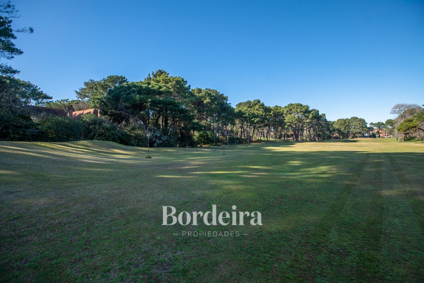 Venta casa pinamar mas dos lotes linderos Golf