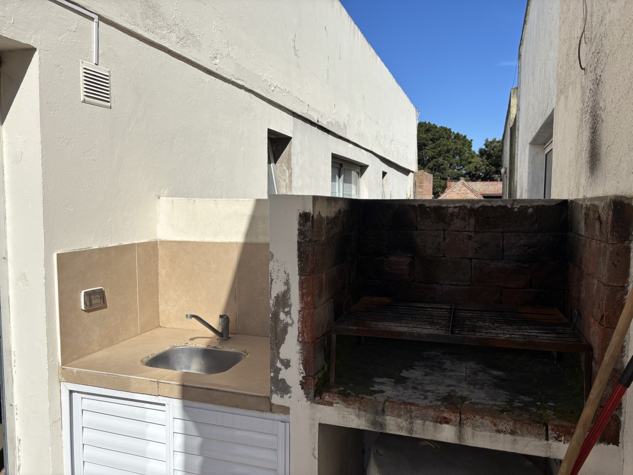 Venta departamento en Pinamar con patio