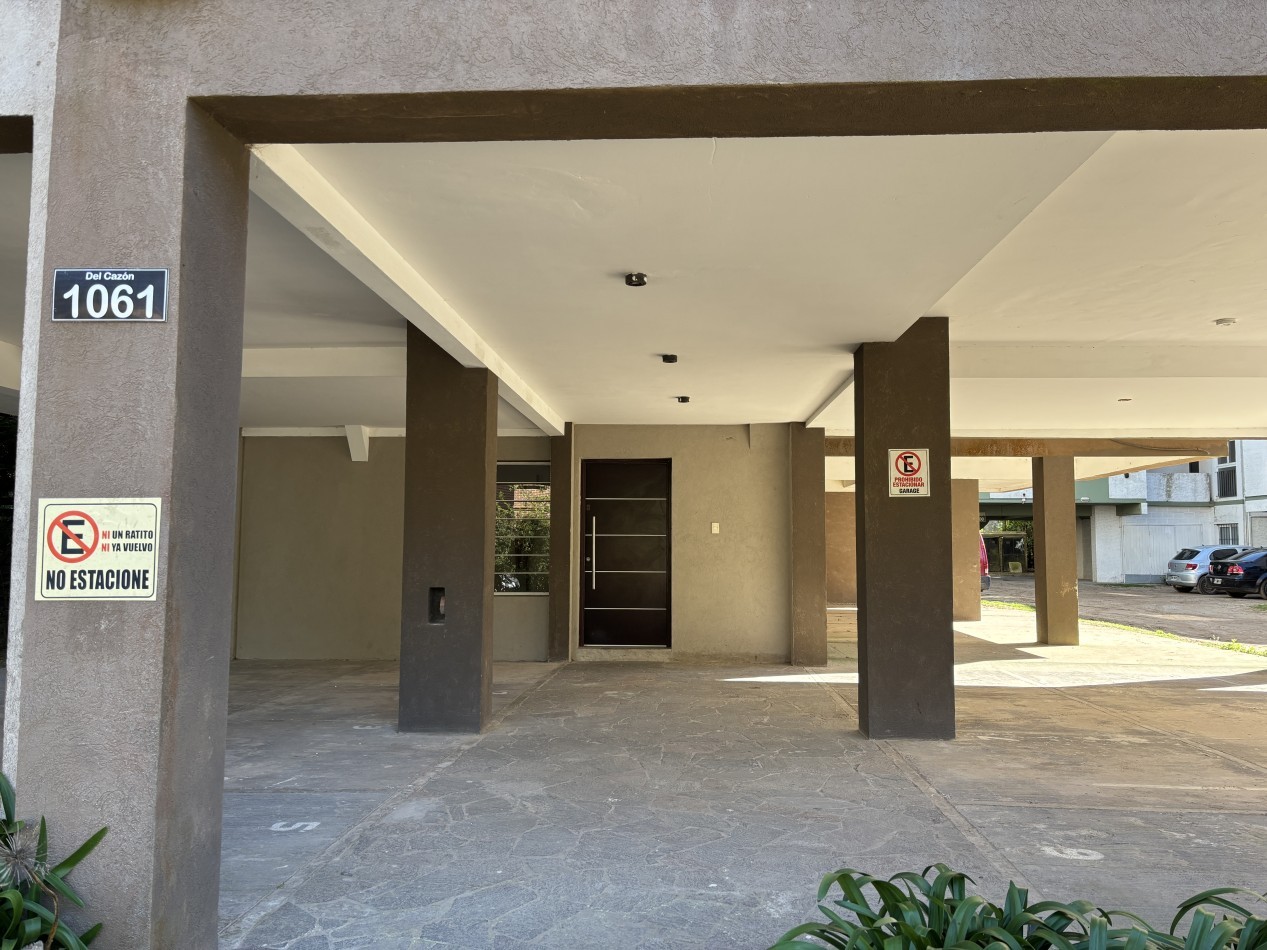 Venta departamento en Pinamar con cochera