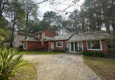 CASA EN VENTA EN PINAMAR NORTE - 5 AMBIENTES CON JARDIN, PLAYROOM Y SUITES